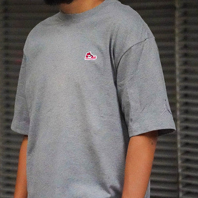JORDAN TEE SNEAKER PATCH GREY