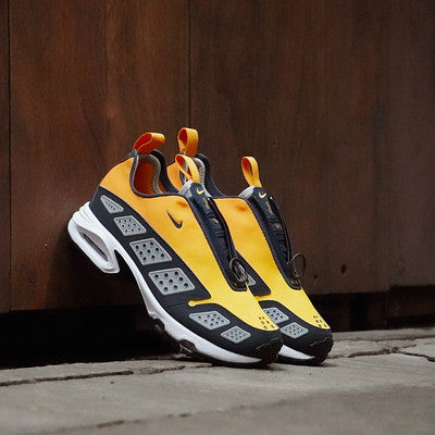 NIKE AIR MAX SNDR CANYON GOLD W