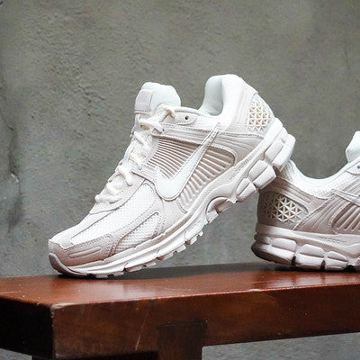 NIKE ZOOM VOMERO 5 LIGHT OREWOOD BROWN