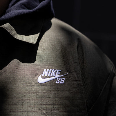 NIKE SB JKT OLIVE AGNOSTI