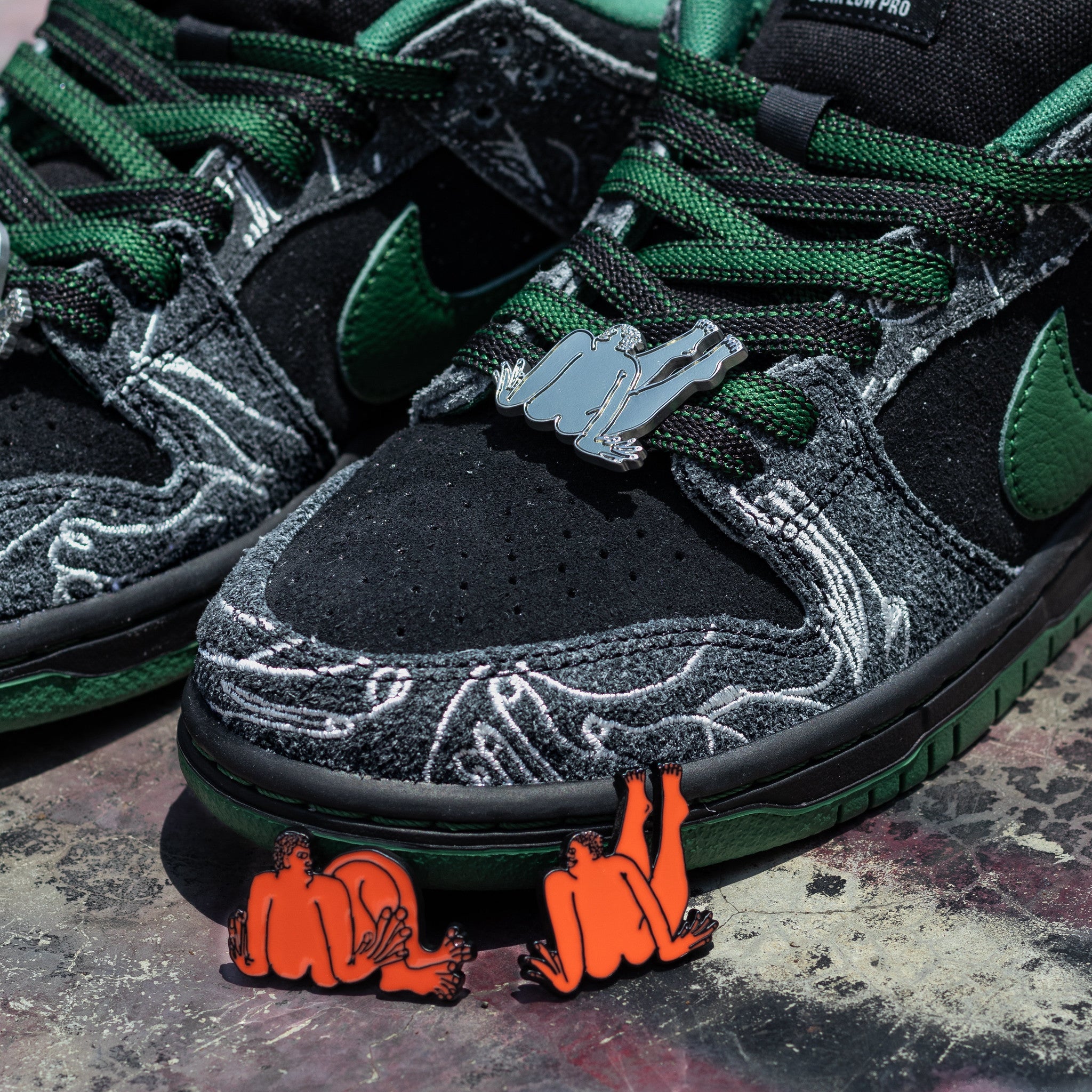 NIKE SB DUNK LOW PRO X  THERE