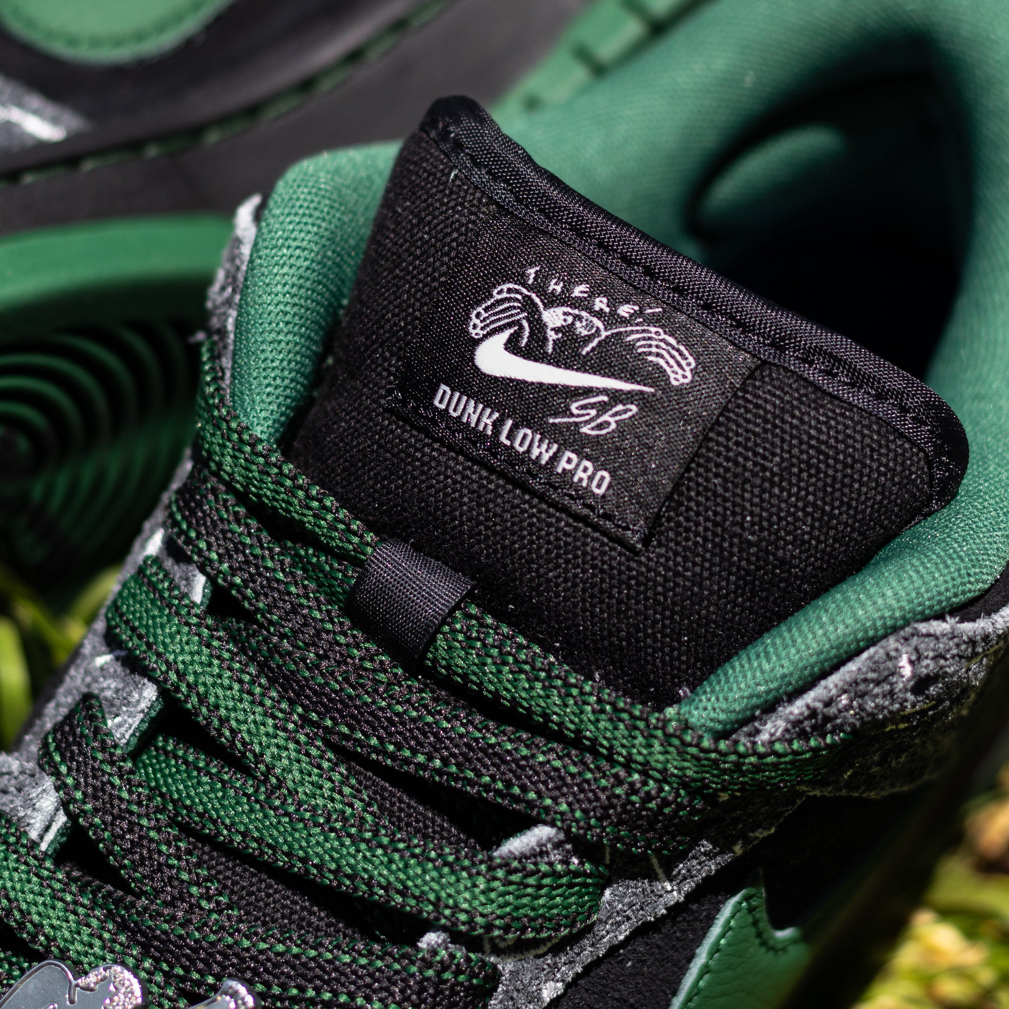 NIKE SB DUNK LOW PRO X  THERE