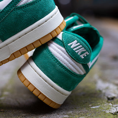 NIKE DUNK LOW MALACHITE GUM