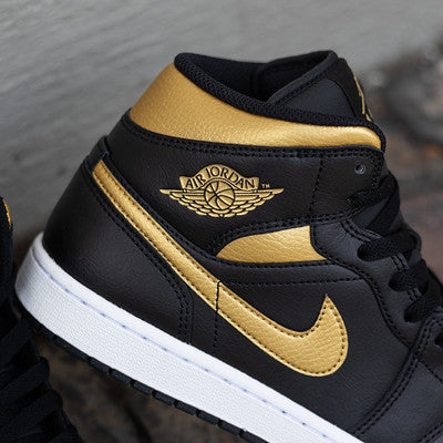 Gold jordans for boys hotsell