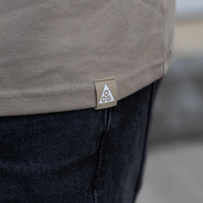 NIKE ACG TEE KHAKI DOG SLED