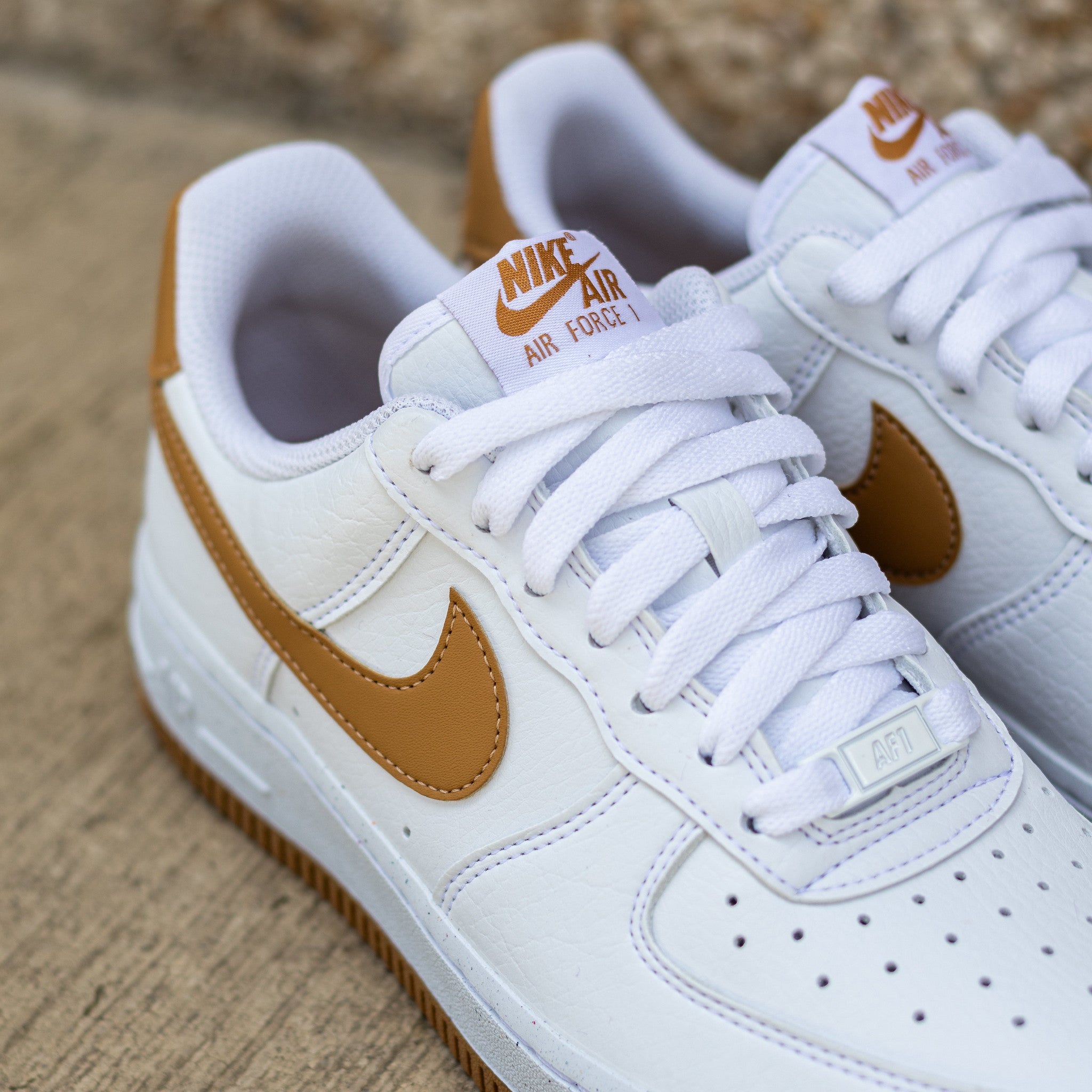 NIKE AIR FORCE ONE LOW WHITE SAFETY ORANGE GS