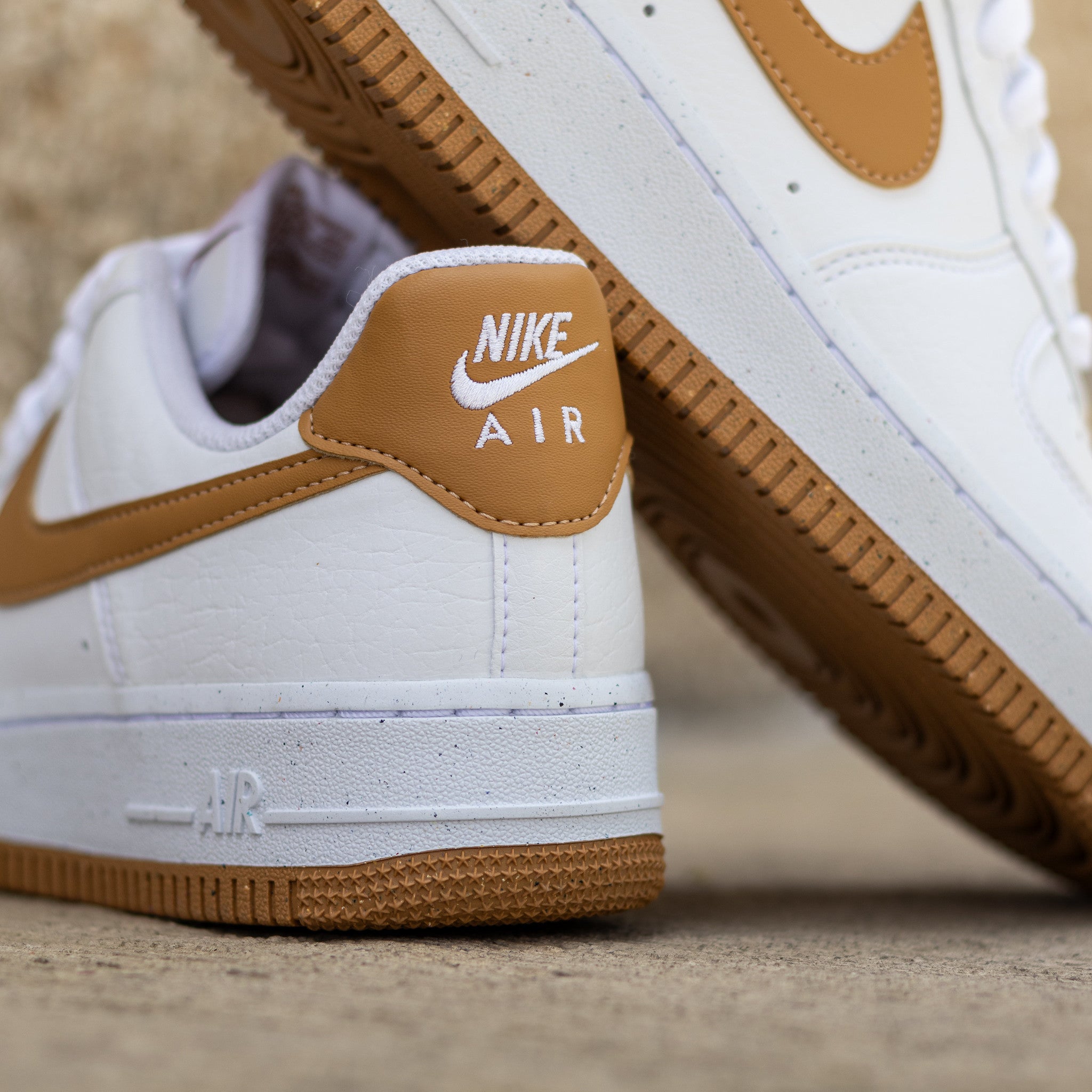 NIKE AIR FORCE ONE LOW WHITE SAFETY ORANGE GS
