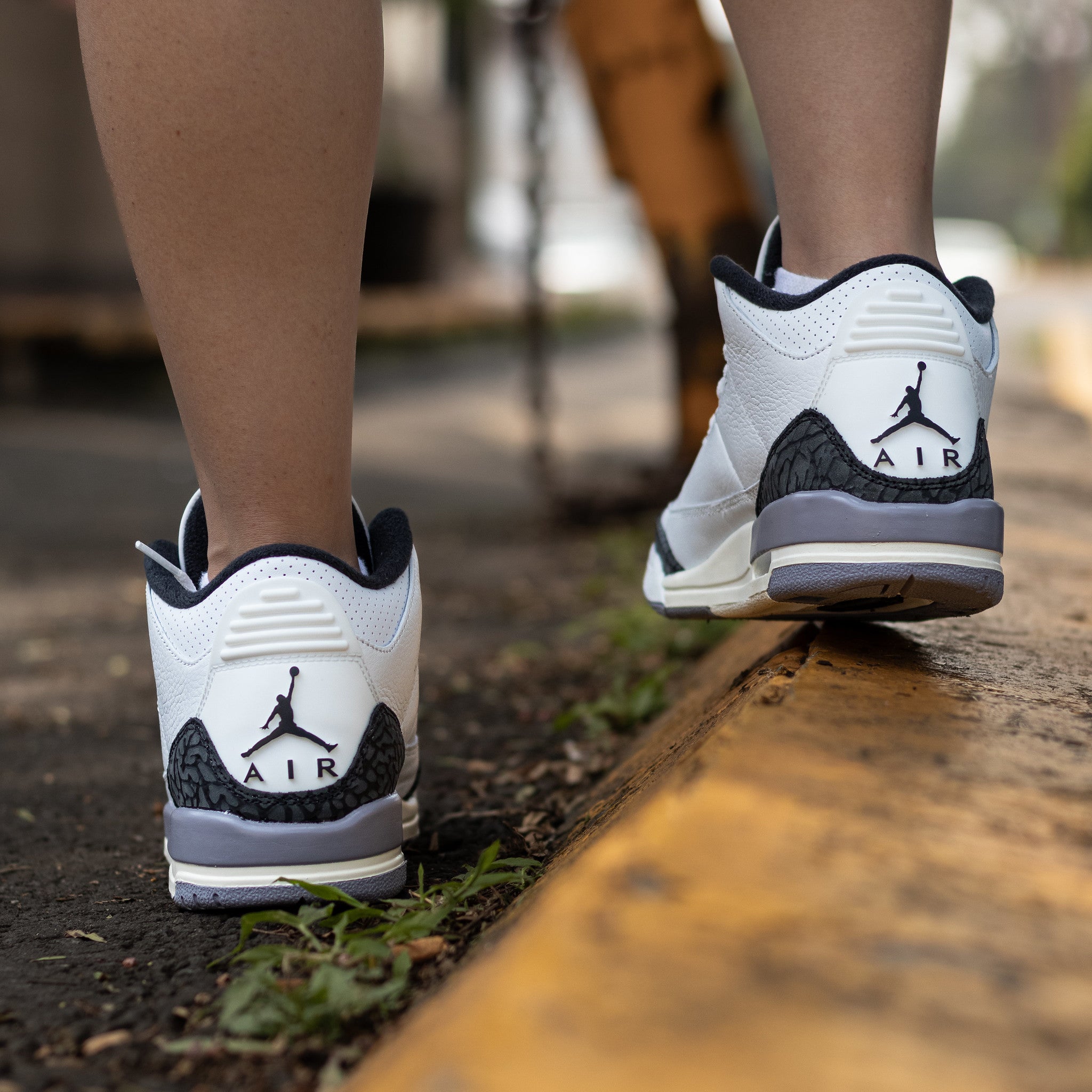 AIR JORDAN 3 CEMENT GREY