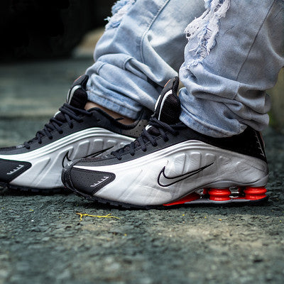 NIKE SHOX R4 BLACK METTALIC SILVER