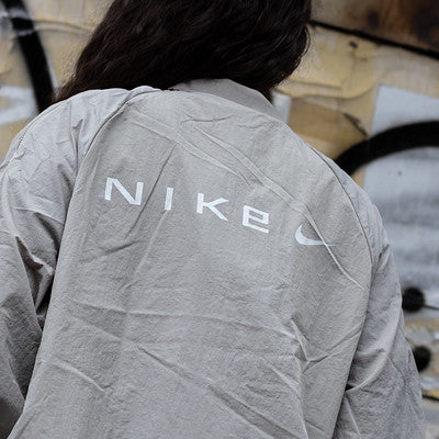 NIKE NSW CLLCTN JKT IRON ORE