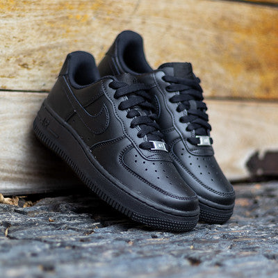 NIKE AIR FORCE ONE LOW TRIPLE BLACK