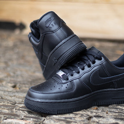 NIKE AIR FORCE ONE LOW TRIPLE BLACK