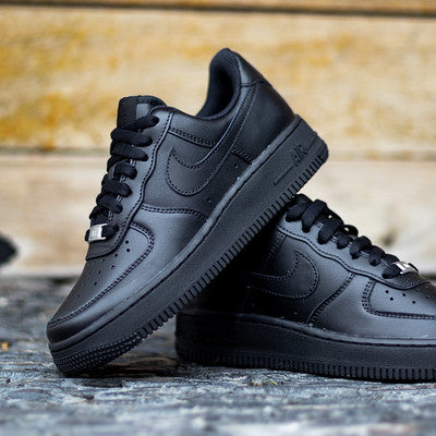 NIKE AIR FORCE ONE LOW TRIPLE BLACK