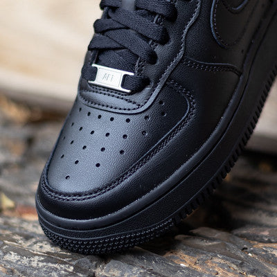 NIKE AIR FORCE ONE LOW TRIPLE BLACK