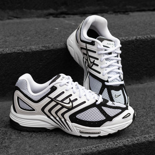 NIKE AIR PEG2K5 WHITE AND BLACK