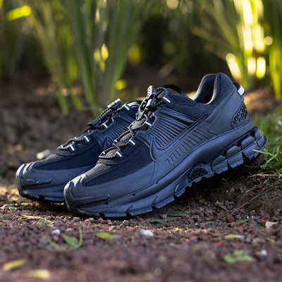 NIKE ZOOM VOMERO ROAM BLACK W