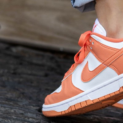 NIKE DUNK LOW LIGHT WILD MANGO W