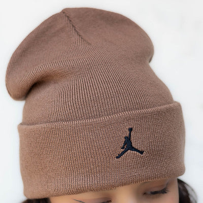 JORDAN PEAK BEANIE BROWN