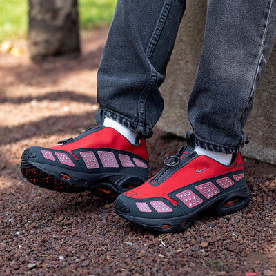 NIKE AIR MAX SNDR GORE-TEX HYPER CRIMSON