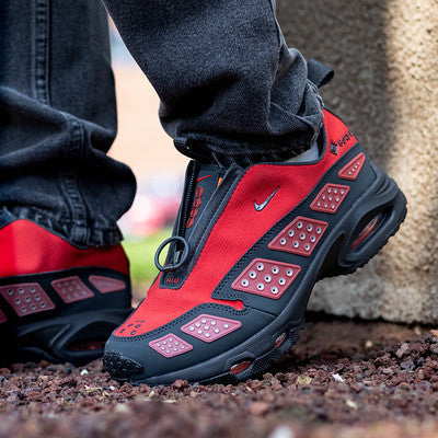 NIKE AIR MAX SNDR GORE-TEX HYPER CRIMSON