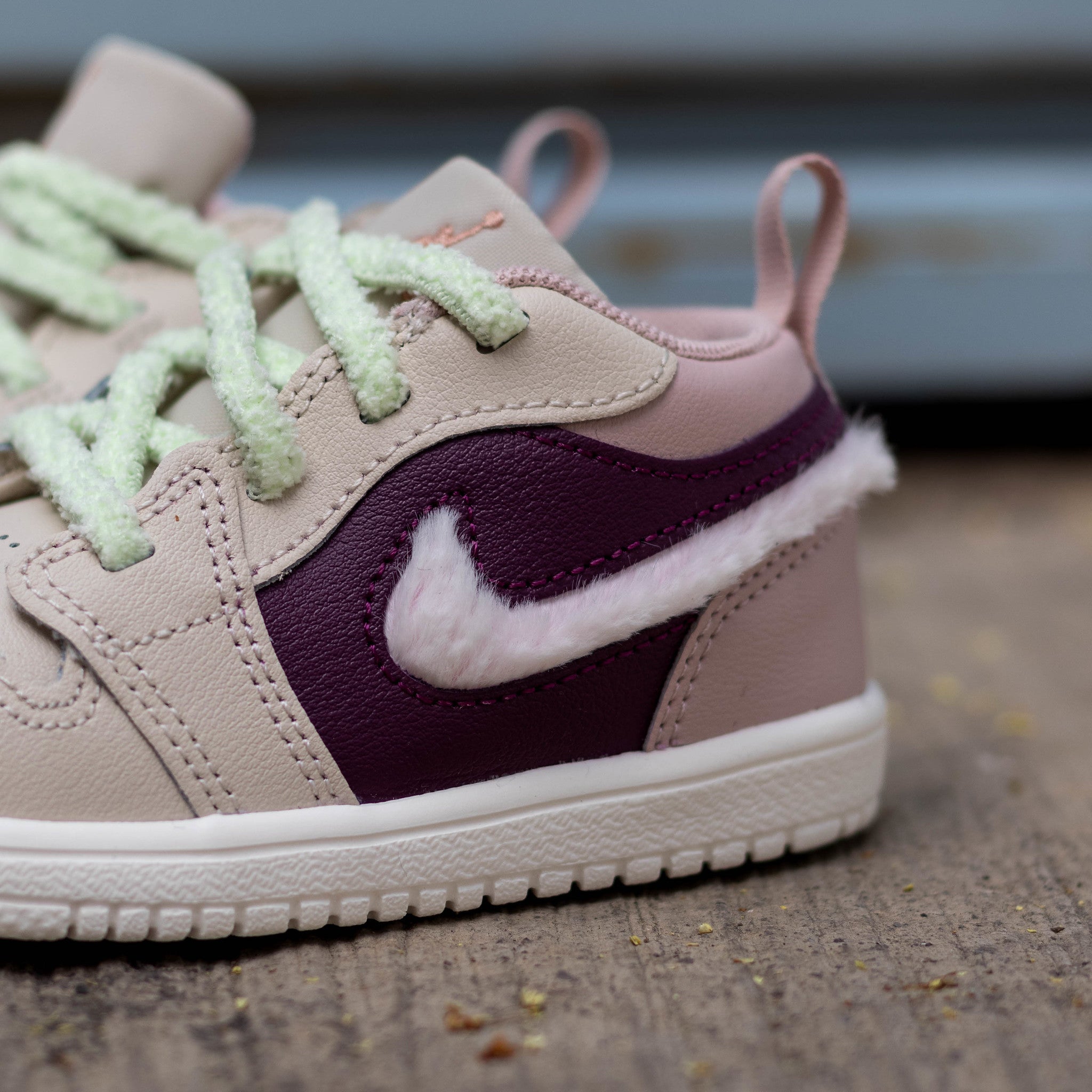 AIR JORDAN 1 LOW TD LEGEND BROWN