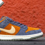 NIKE SB DUNK LOW CARBON MONARCH