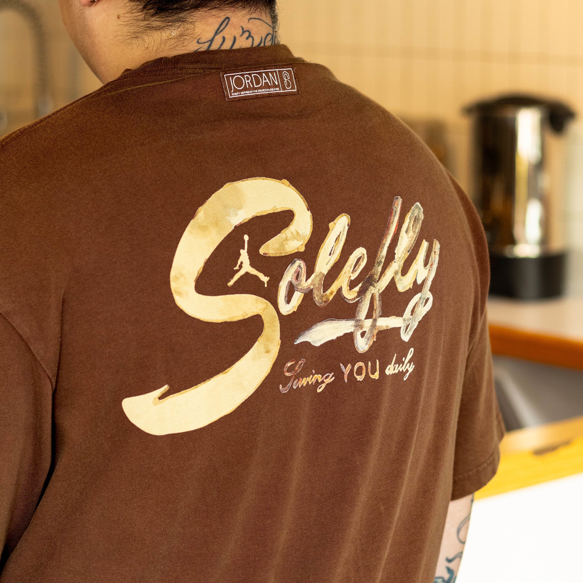 JORDAN X SOLEFLY TEE BARISTA CACAO
