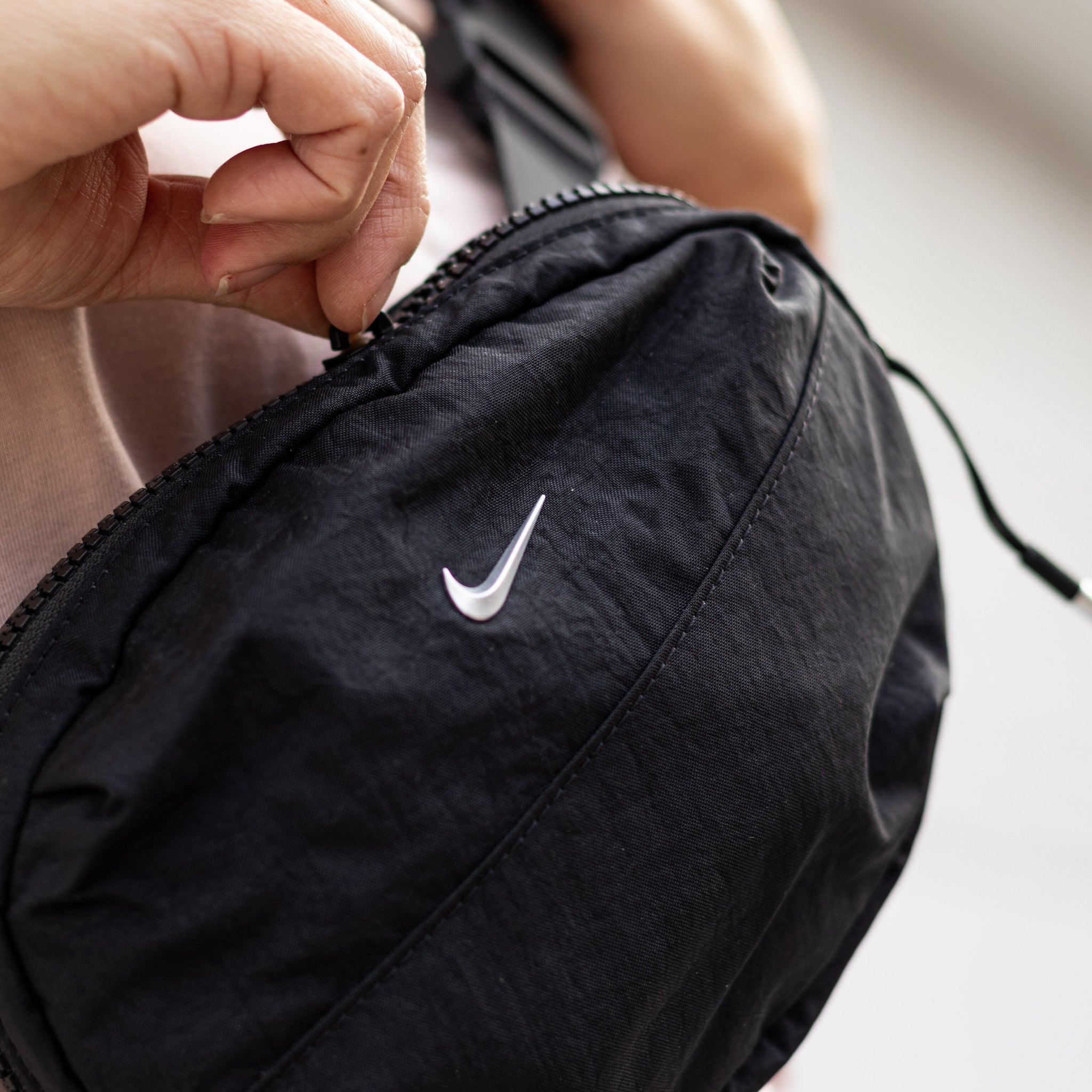 NIKE MINI BACK BLACK AURA