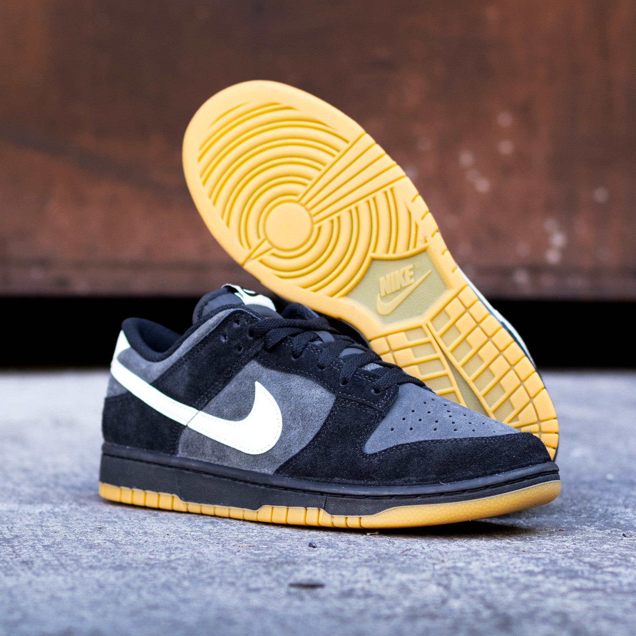 NIKE SB DUNK LOW BLACK GREY GUM