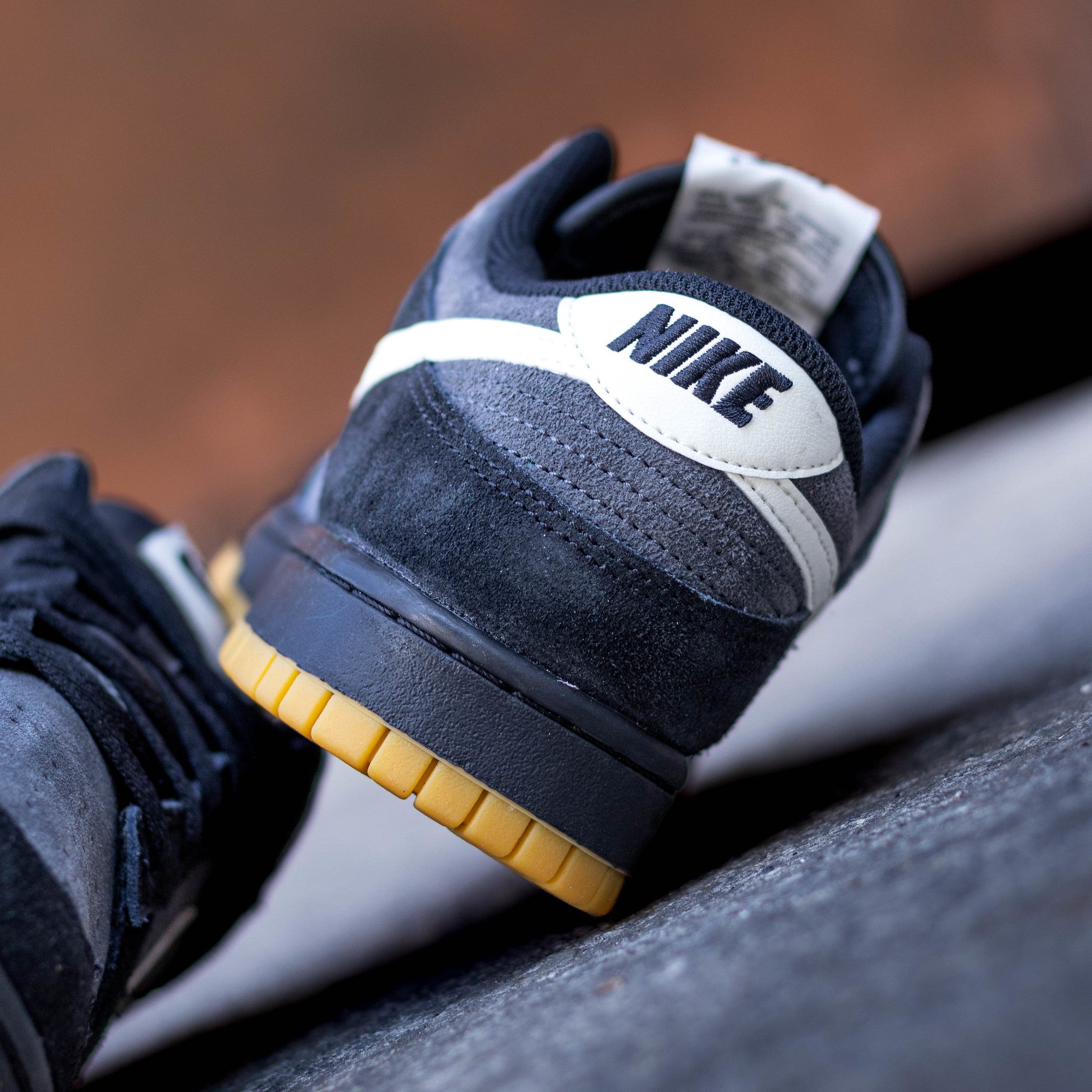 NIKE SB DUNK LOW BLACK GREY GUM