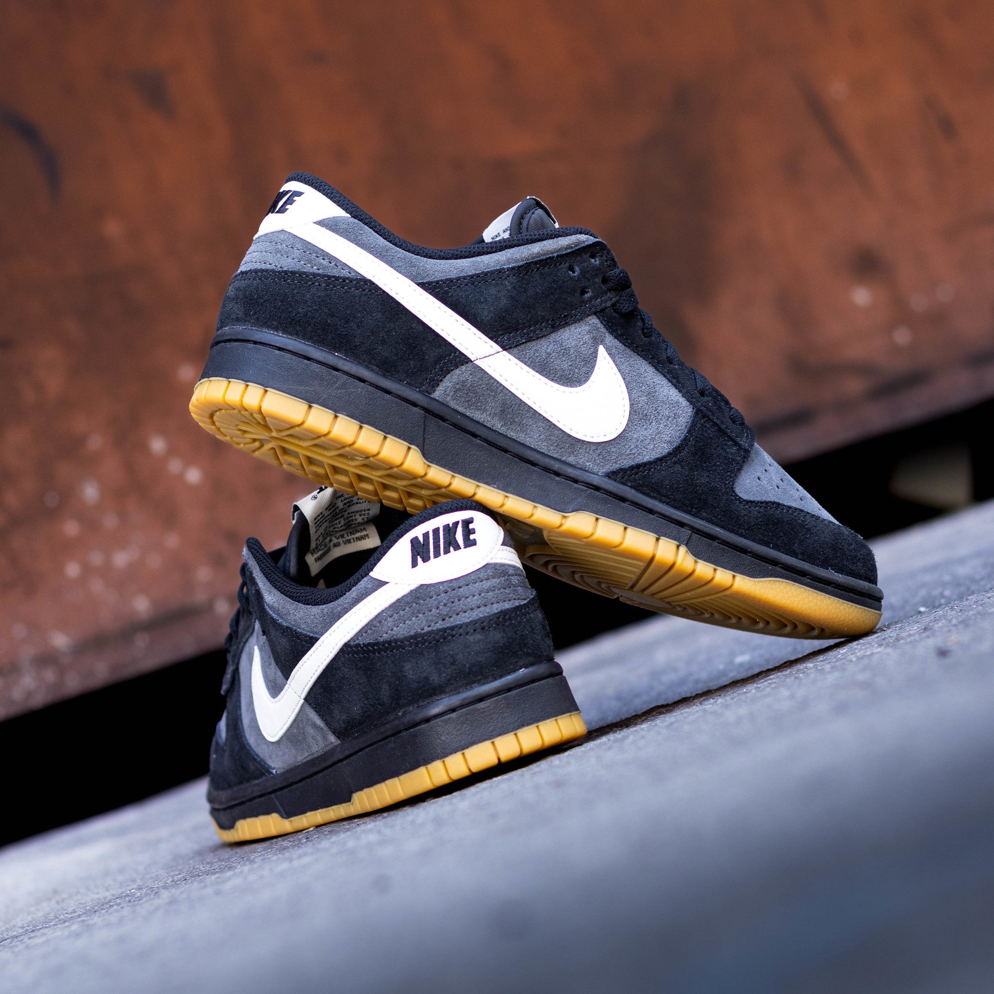 NIKE SB DUNK LOW BLACK GREY GUM