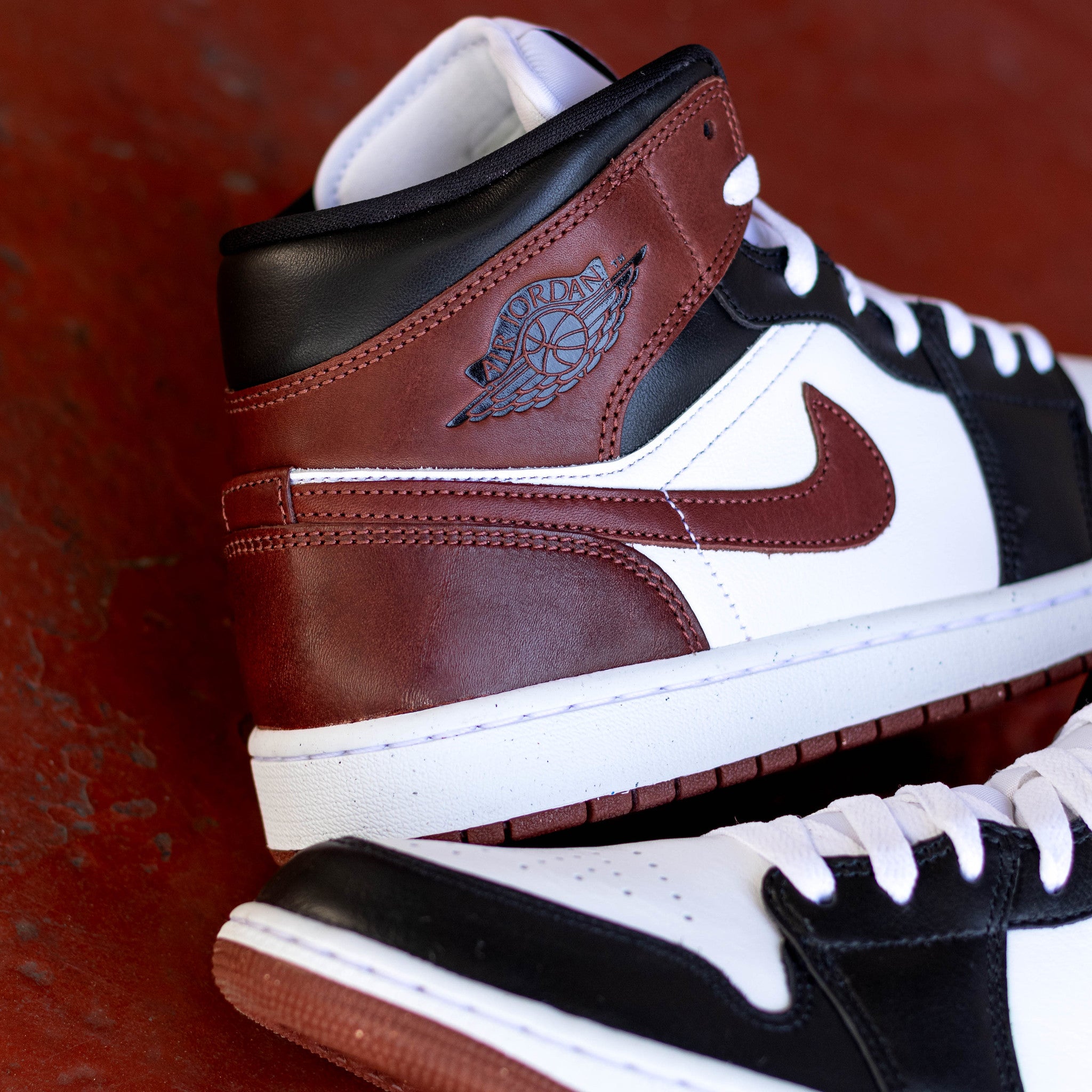 AIR JORDAN 1 MID DARK PONY