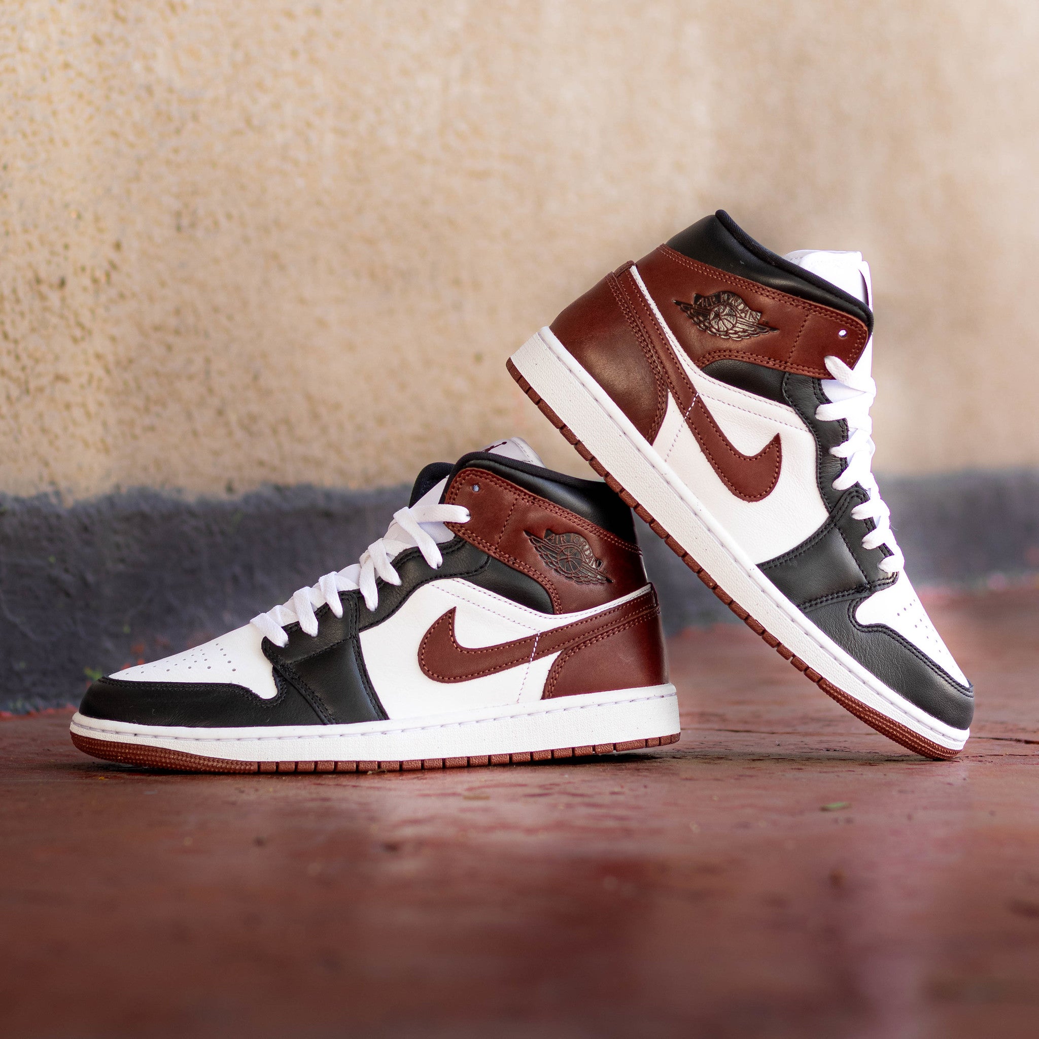 AIR JORDAN 1 MID DARK PONY