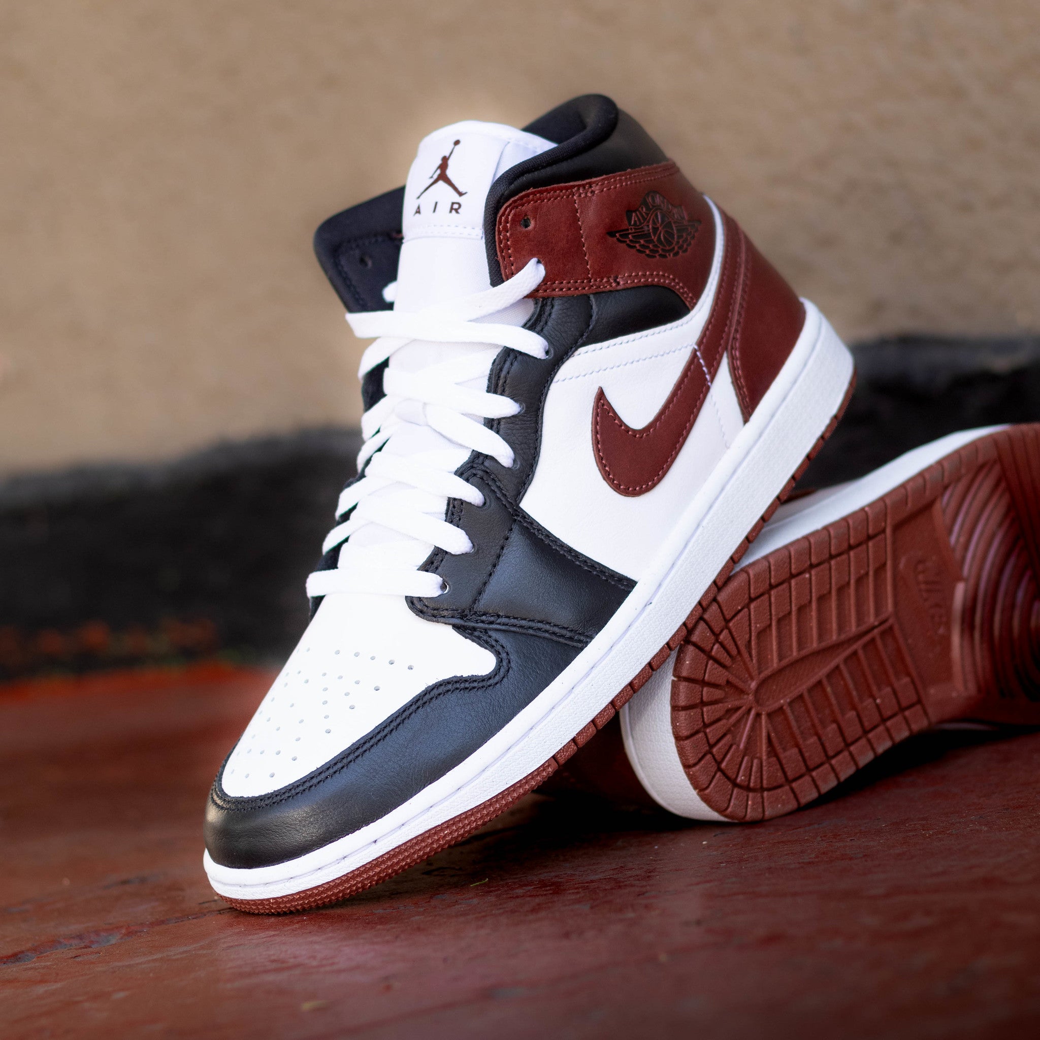 AIR JORDAN 1 MID DARK PONY