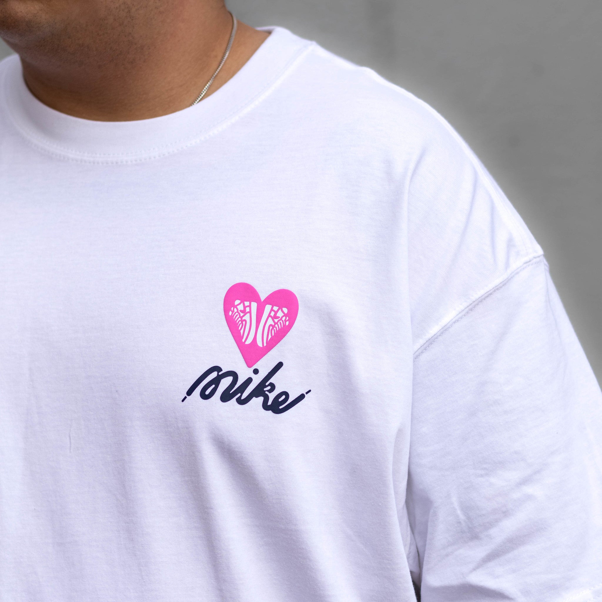 NIKE TEE WHITE V DAY