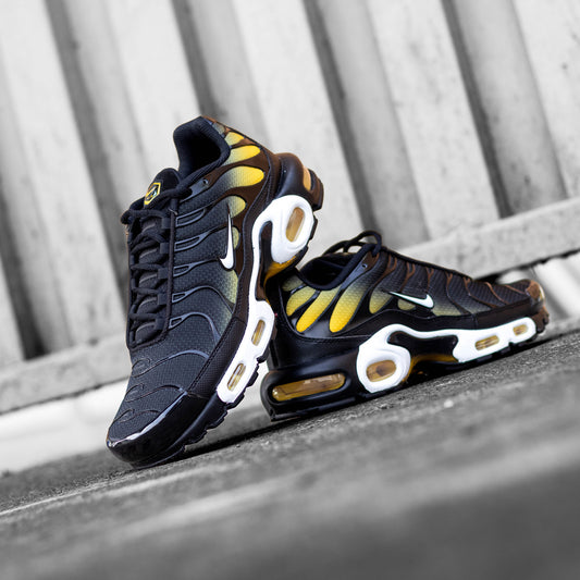 NIKE AIR MAX PLUS UNIVERSITY GOLD BLACK