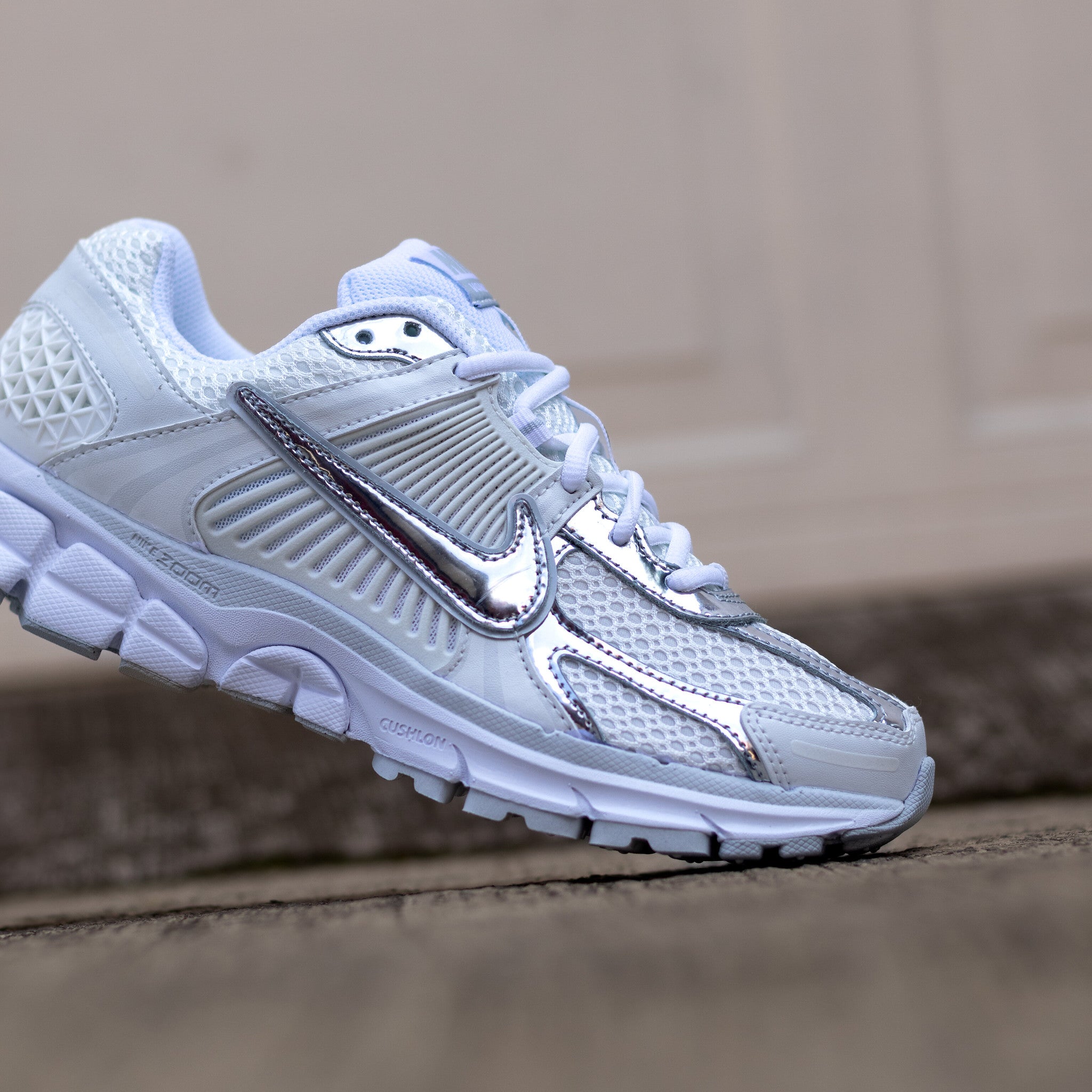 NIKE ZOOM VOMERO 5 CHROME TOE W