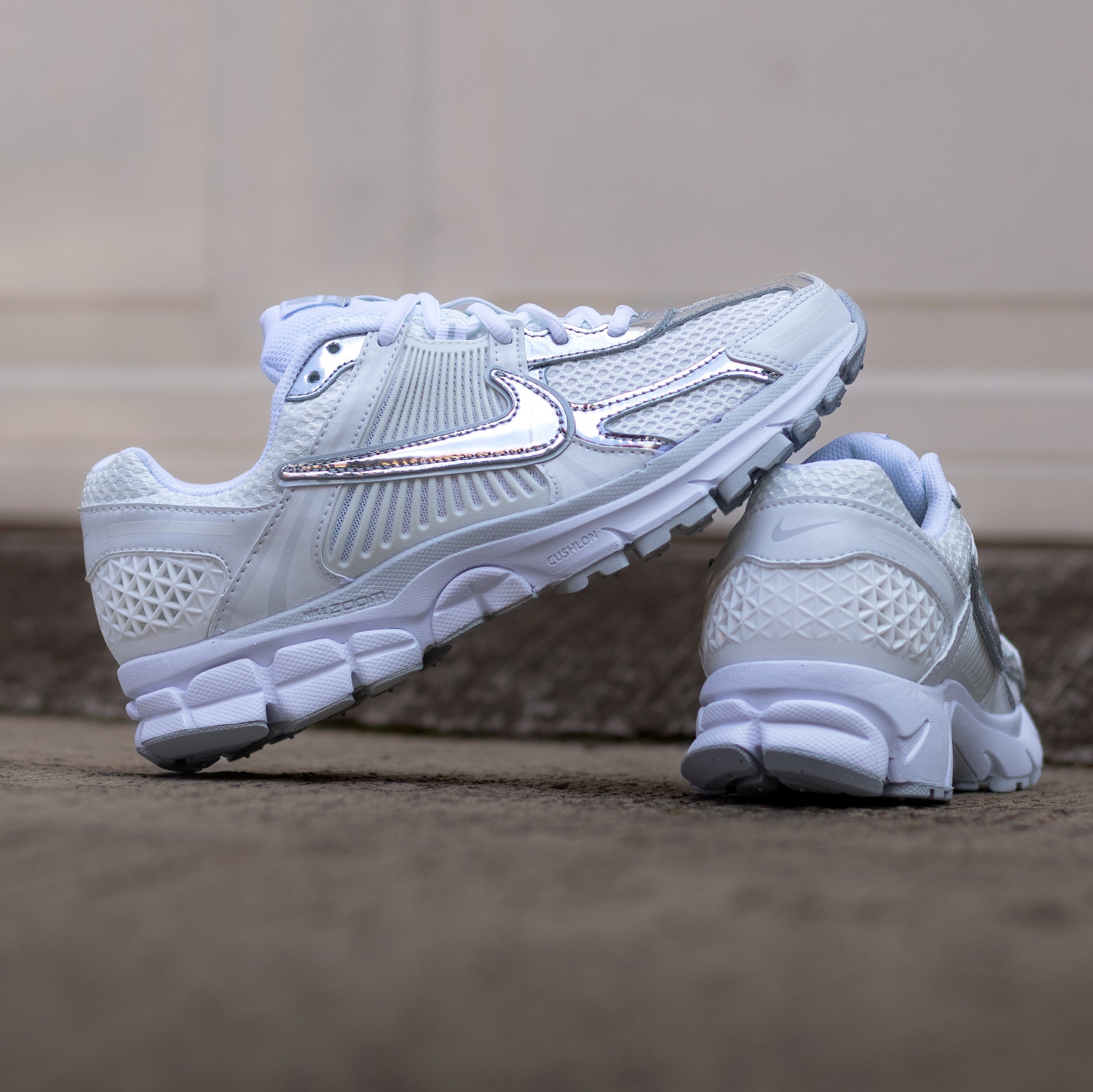 NIKE ZOOM VOMERO 5 CHROME TOE W
