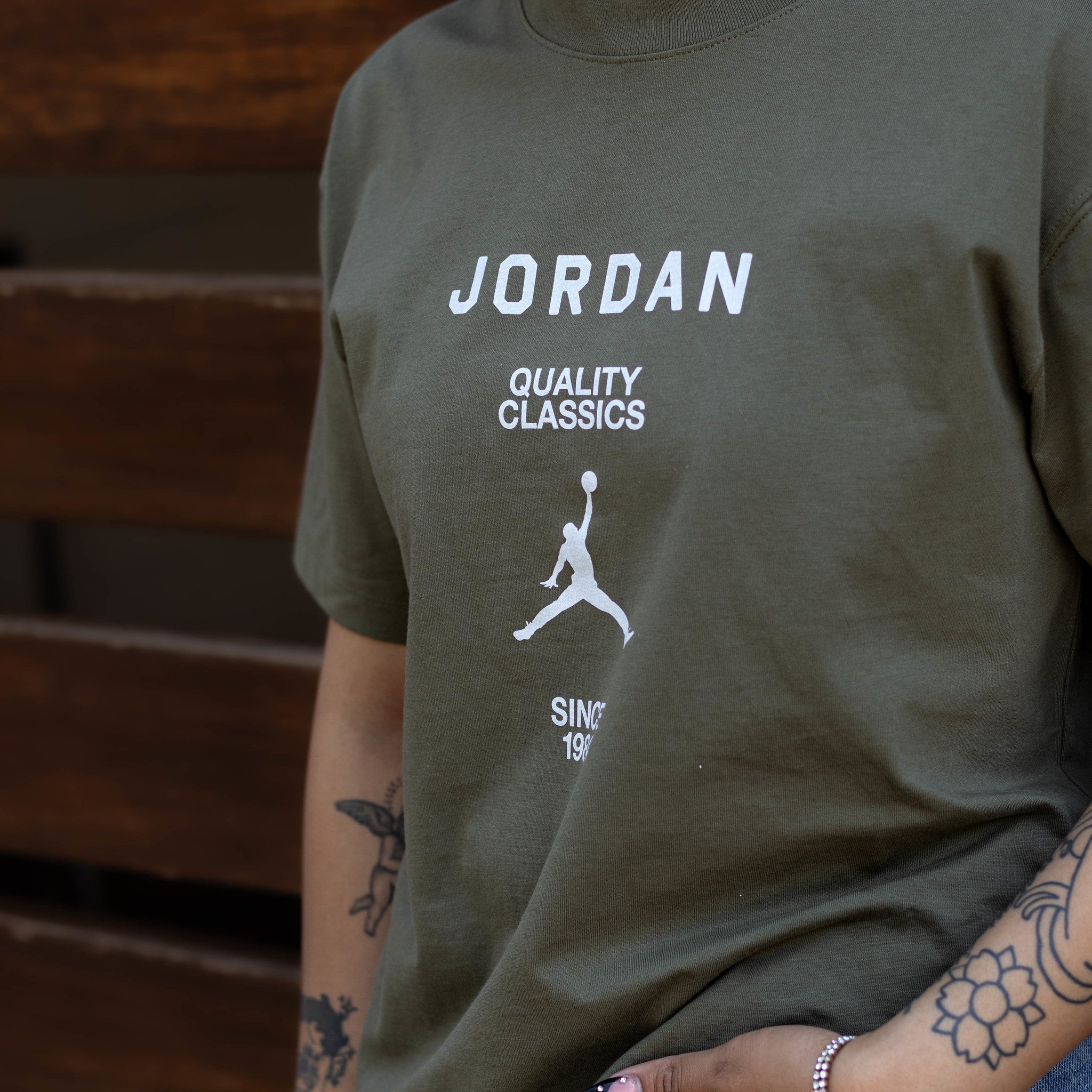 JORDAN TEE MEDIUM OLIVE FLIGHT CLASSIC QUALITY