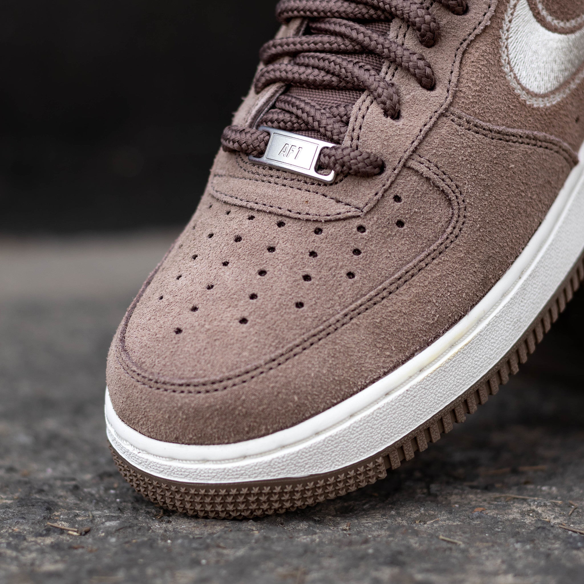 NIKE AIR FORCE LOW ONE MINK BROWN