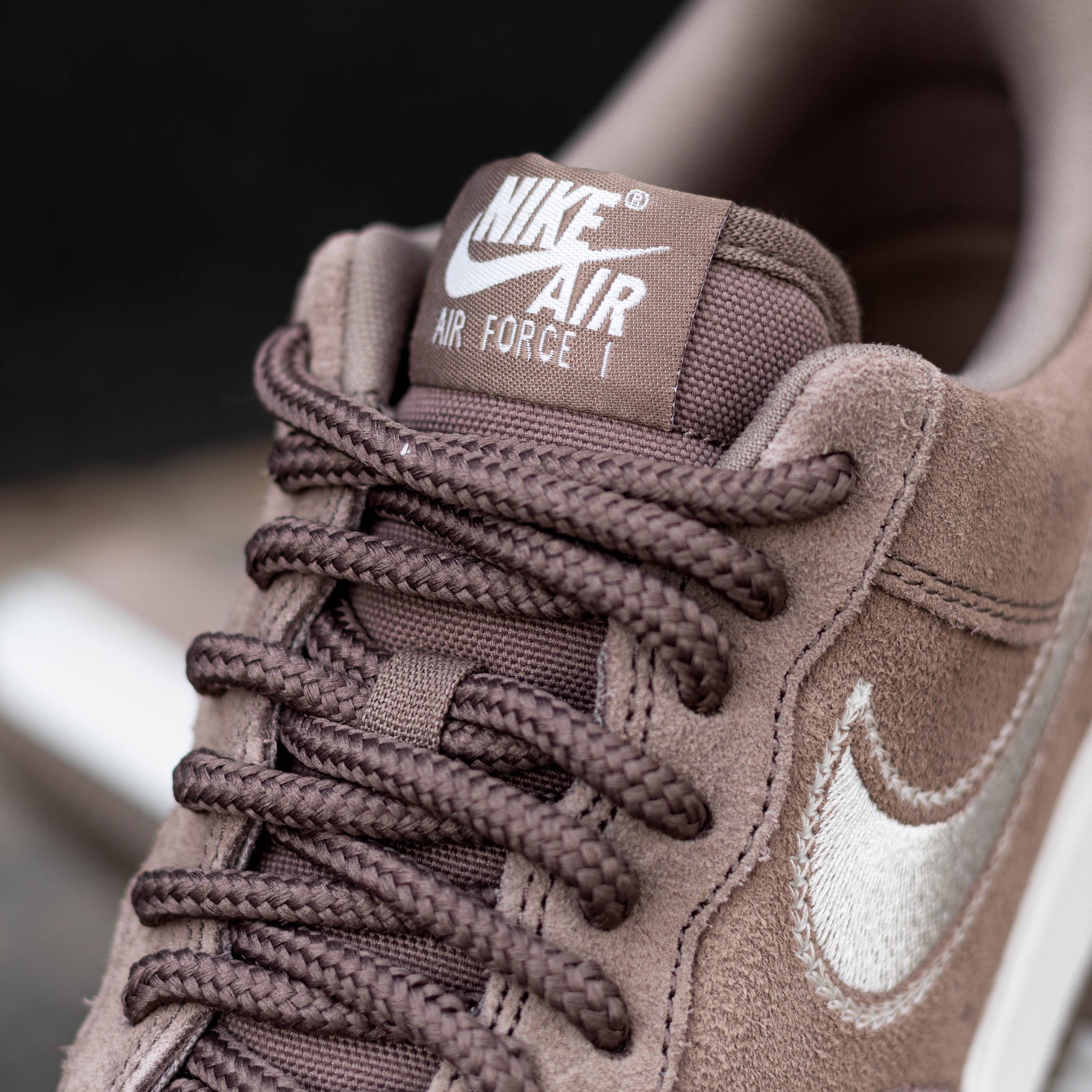 NIKE AIR FORCE LOW ONE MINK BROWN