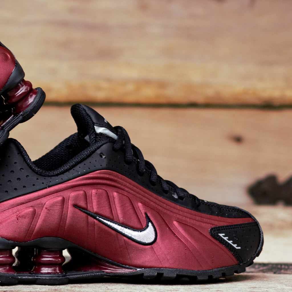NIKE SHOX R4 TEAM RED W