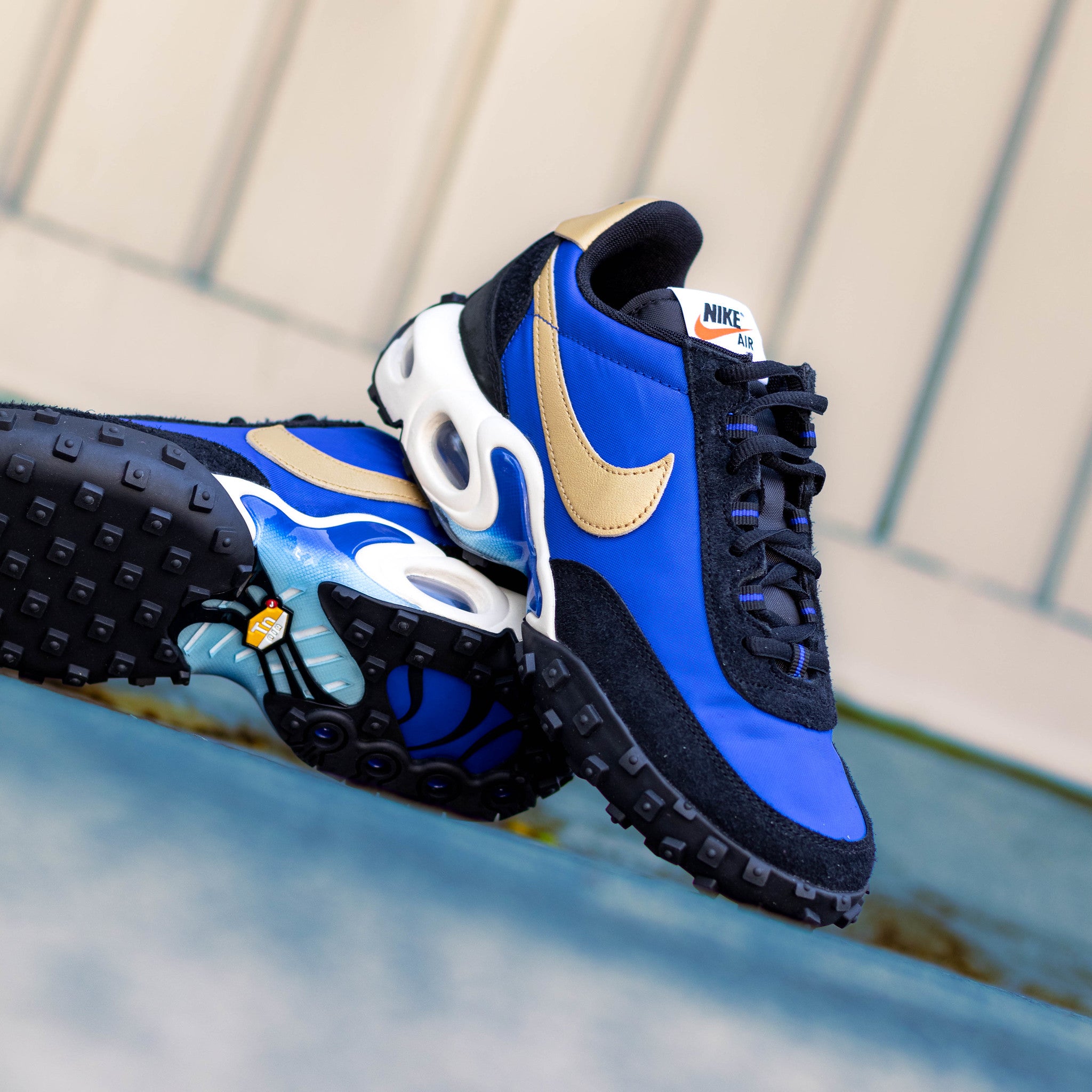 NIKE AIR MAX WAFFLE HYPER BLUE