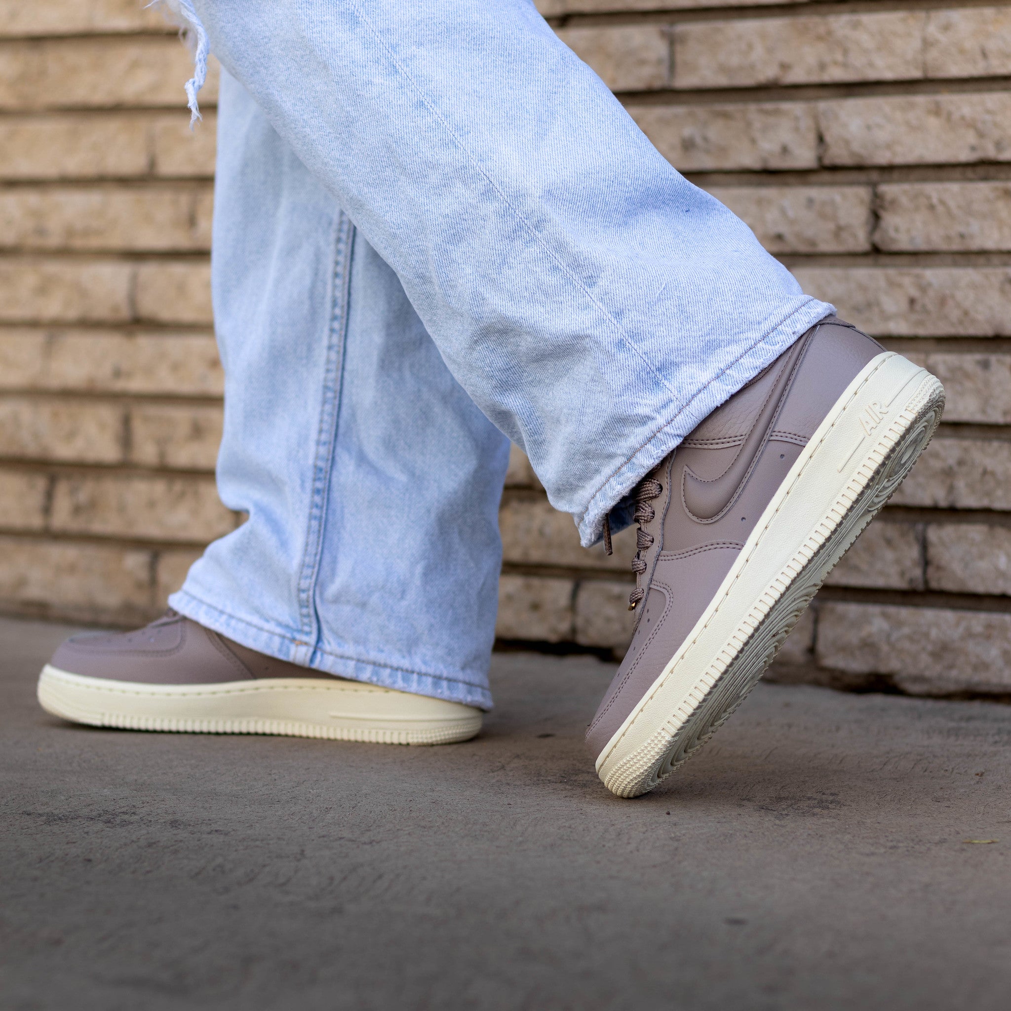 NIKE AIR FORCE ONE LOW NN MINK MARRON W