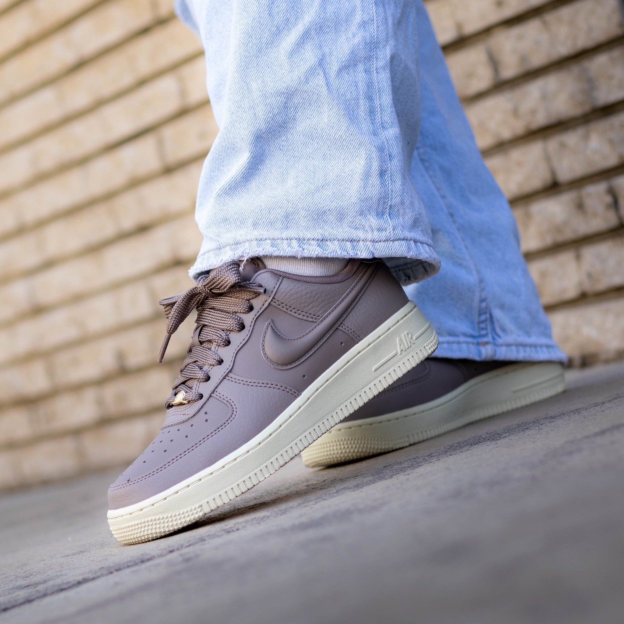NIKE AIR FORCE ONE LOW NN MINK MARRON W
