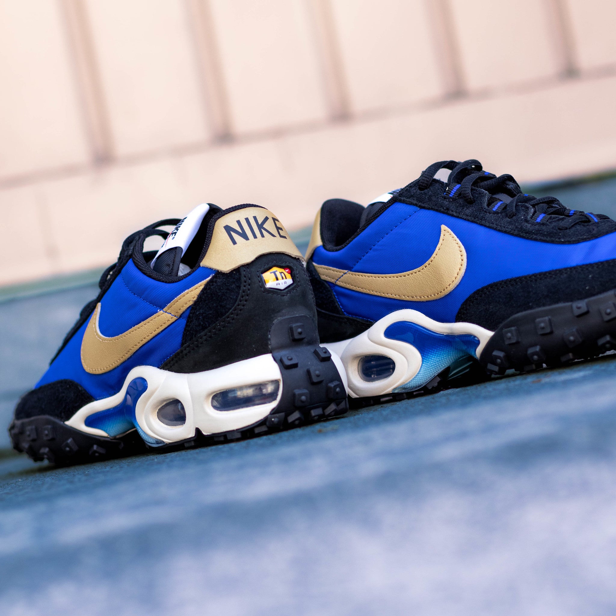 NIKE AIR MAX WAFFLE HYPER BLUE