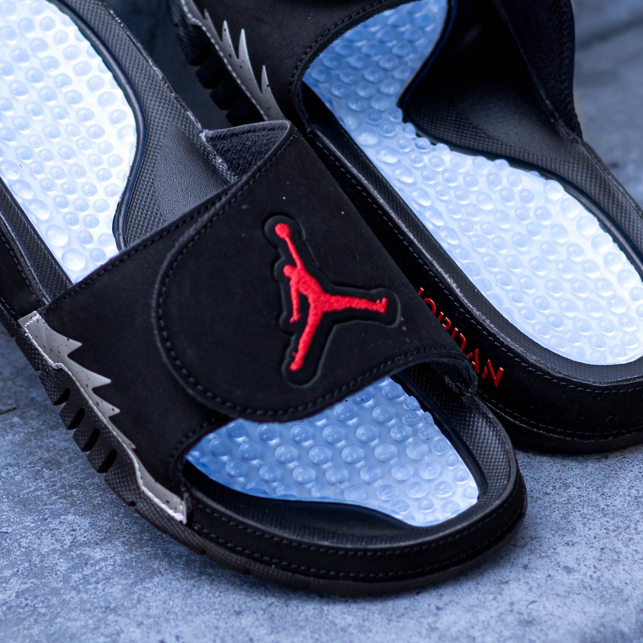 JORDAN HYDRO 5 BLACK SILVER FIRE RED