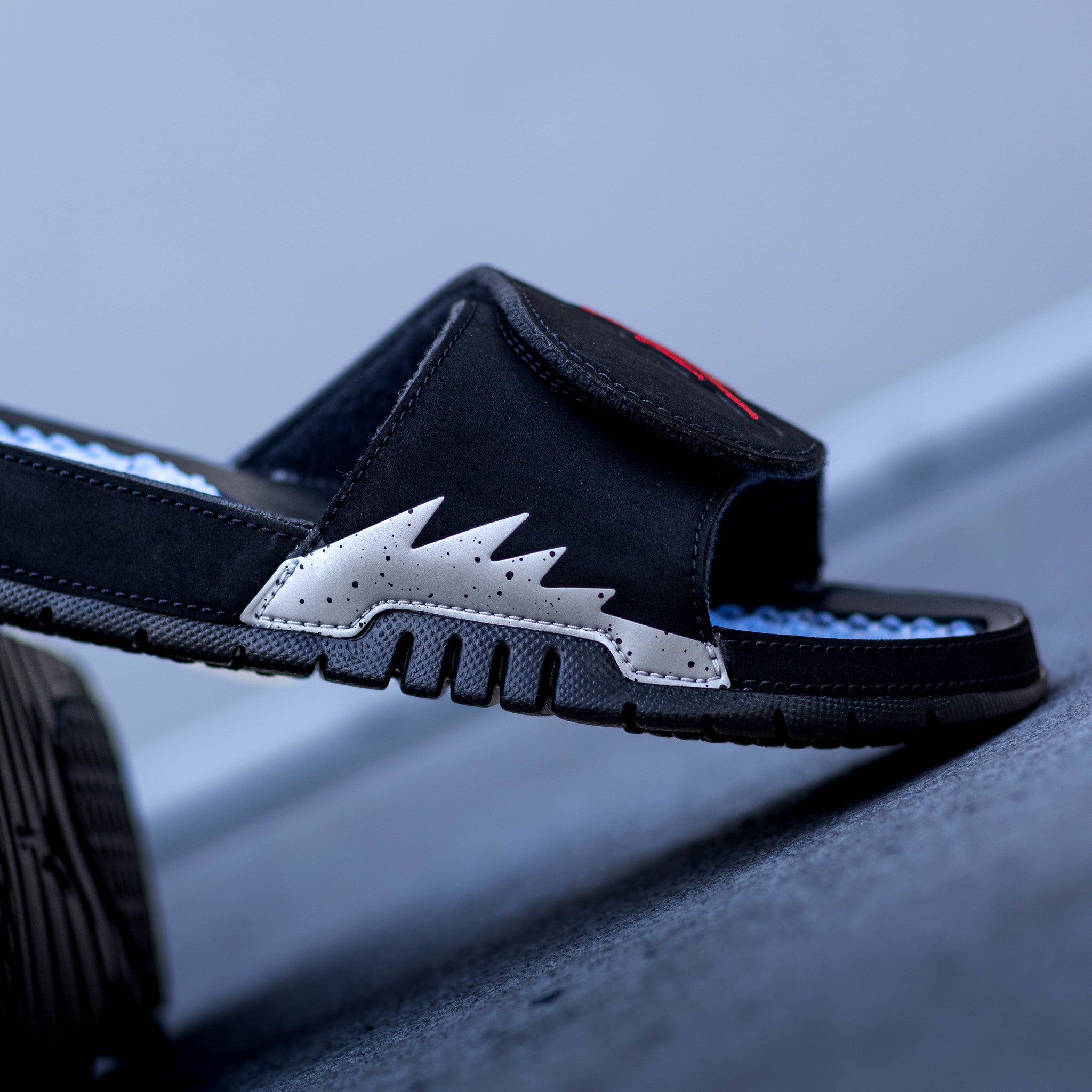 JORDAN HYDRO 5 BLACK SILVER FIRE RED