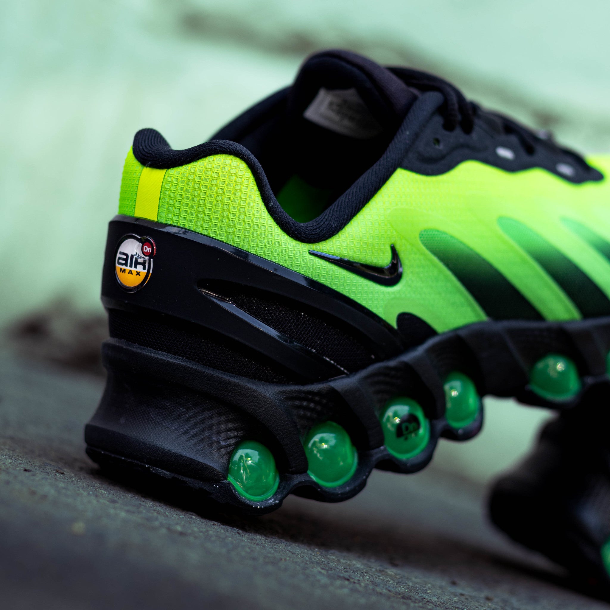 NIKE AIR MAX DN8 GREEN STRIKE
