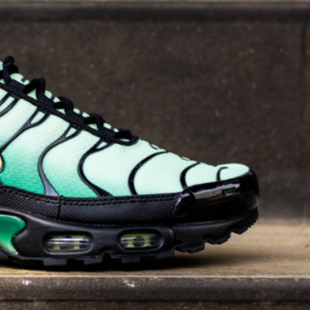 NIKE AIR MAX PLUS VAPOR GREEN MALACHITE